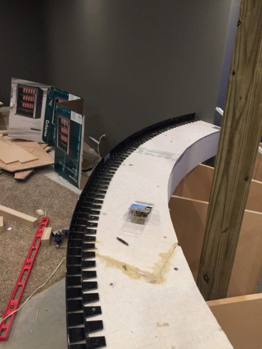 Мужик построил у себя в подвале собственный бар, который круче, чем те, в которых ты часто бываешь