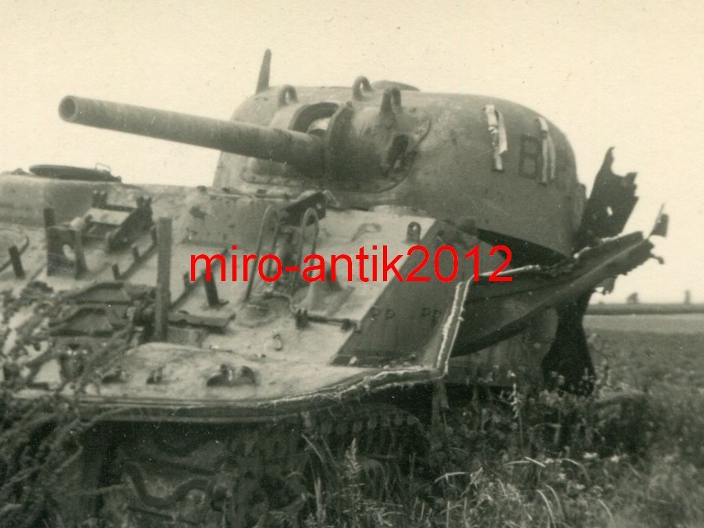 Wehrmacht, zerstörter englischer Panzer, Tank, N