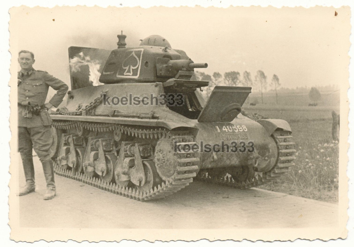 brennender französischer Char Hotchkiss Panzer T