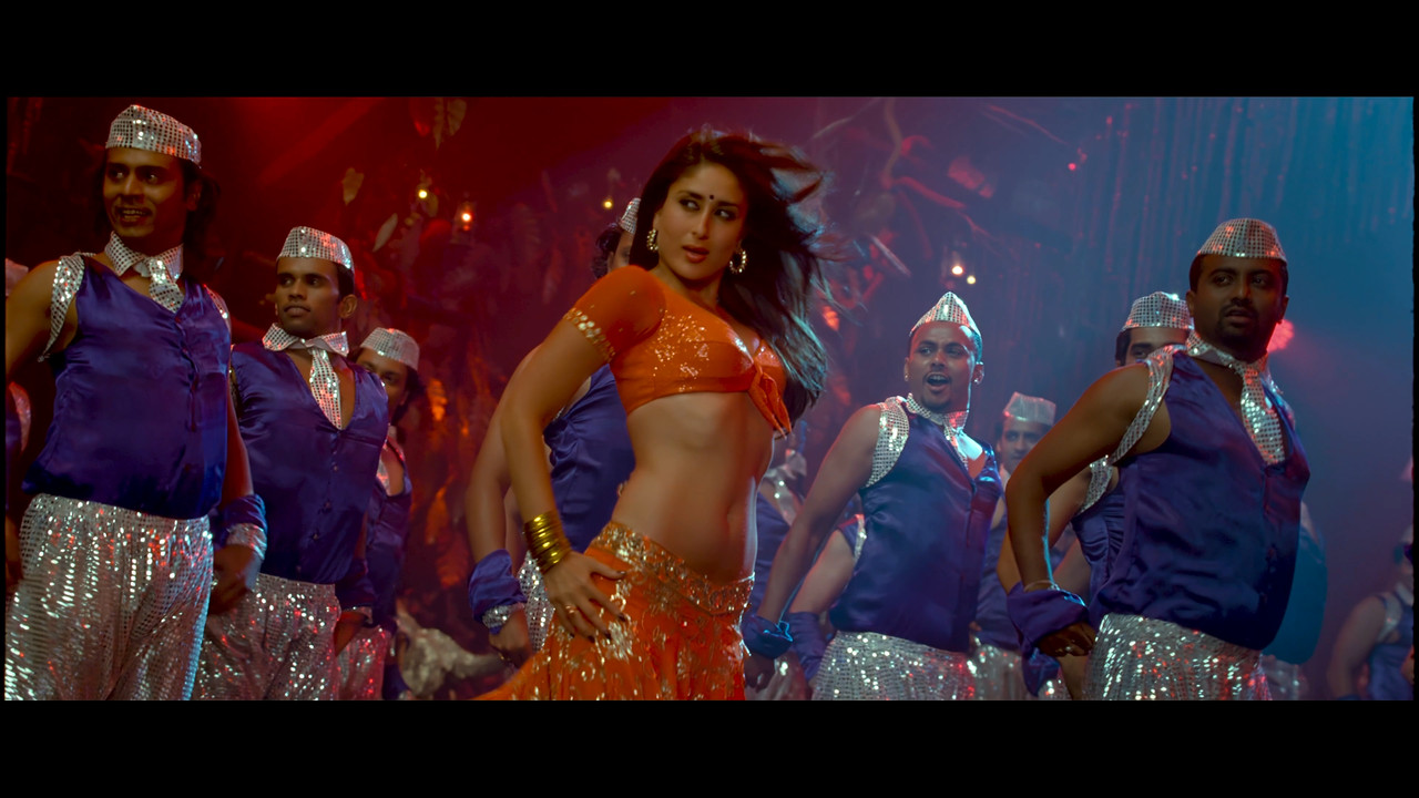 [Image: Kareena-Kapoor-Hot-Halkat-Jawani-From-He...-44-15.jpg]