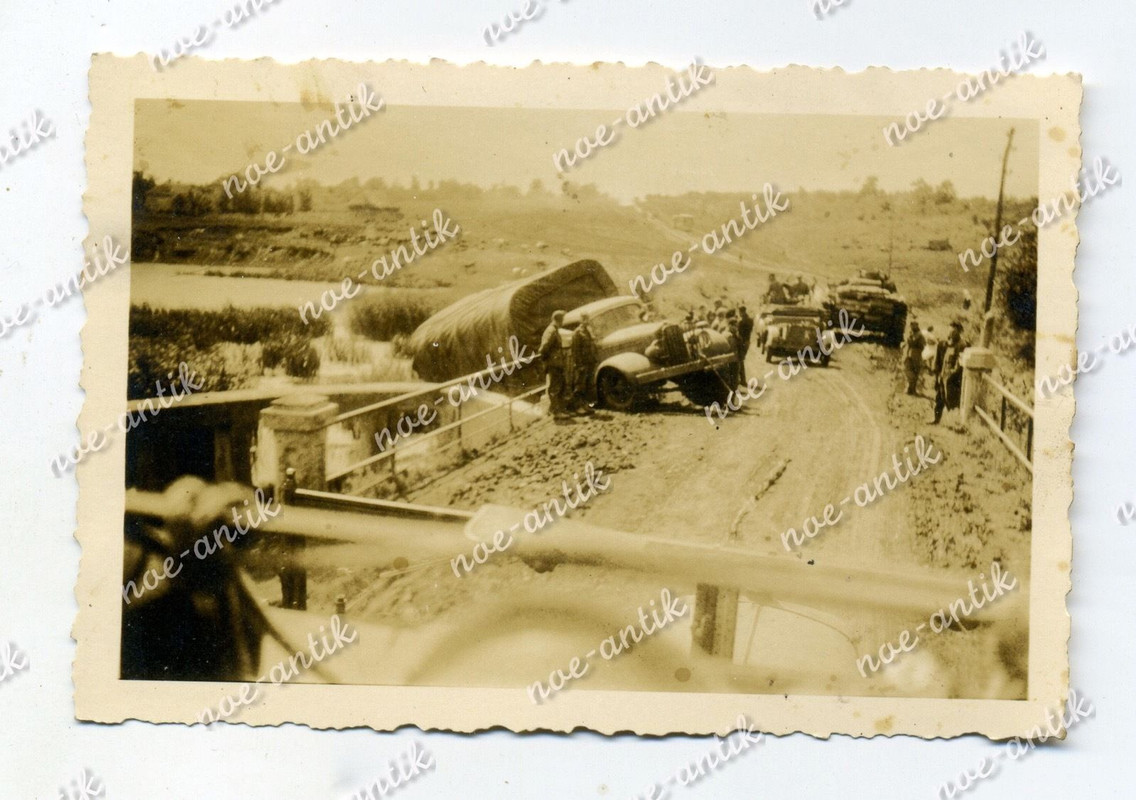 Foto Von Brücke abgestürzter LKW wird geborgen, 