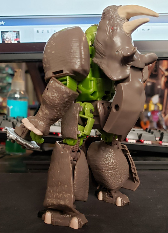 Kingdom-Rhinox-In-Hand-Images-05