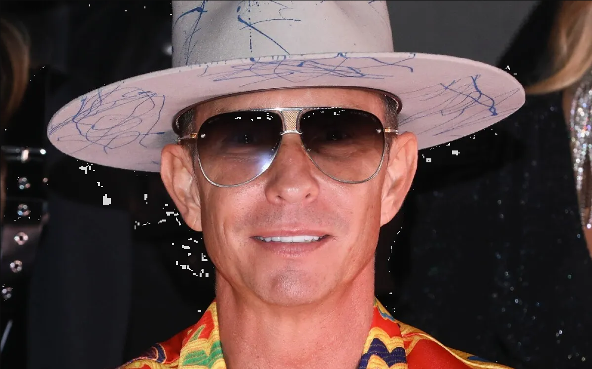 No sólo Apio, exhiben fotografía donde famoso actor besa a Erik Rubín