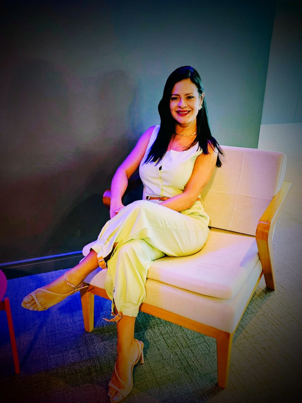 Naiane, hipnoterapeuta no Sudoeste, Brasília, especializada em tratamento de ansiedade e depressão