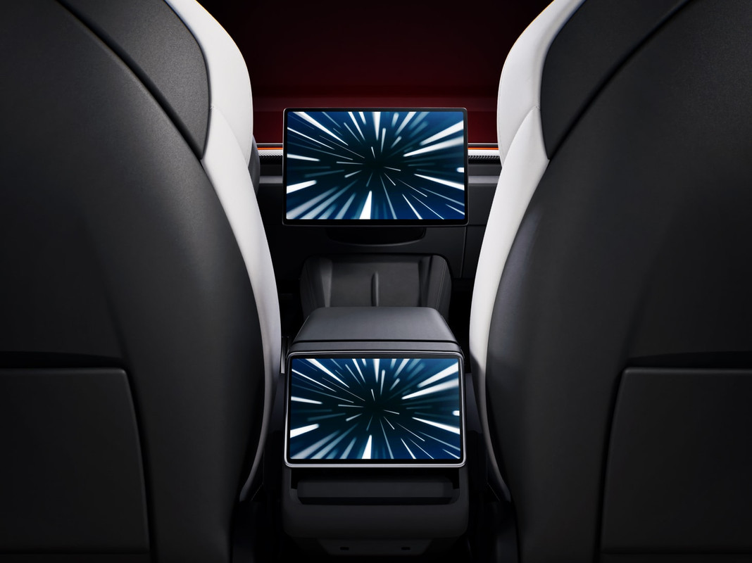 Model-3-Performance-Display-Desktop-LHD-v2