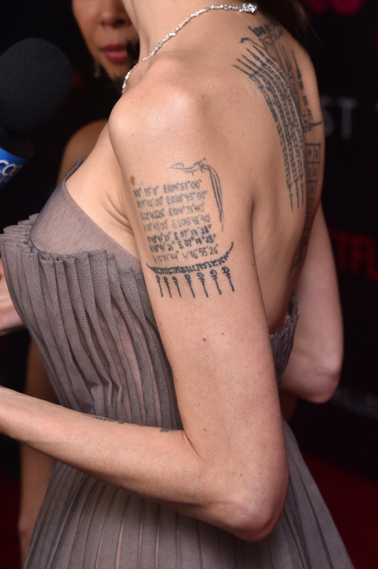 ¿Angelina Jolie se ha borrado el tatuaje que le dedicó a su ex, Brad Pitt?
