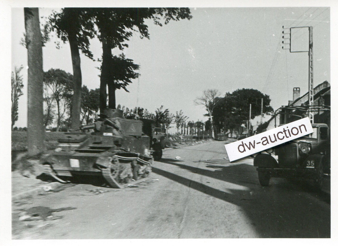 Belgien , zerstörter belgischer Panzer Tank mit 