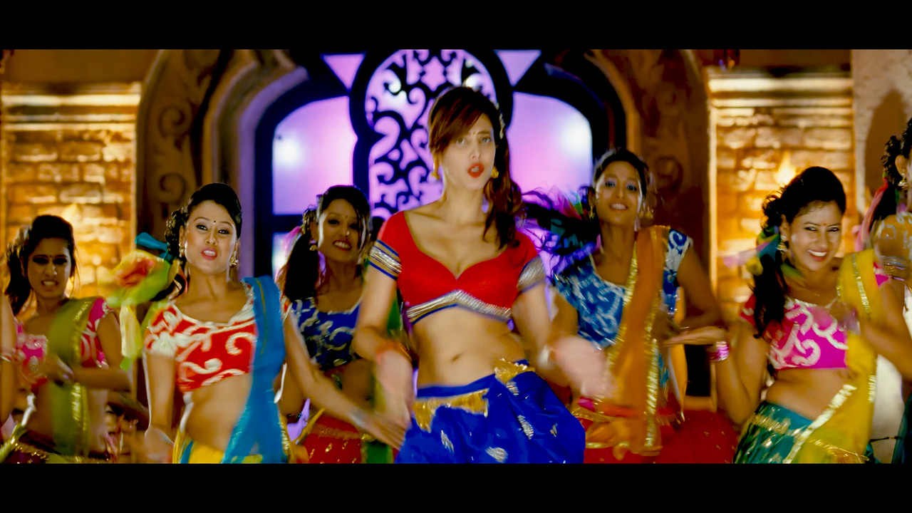 Shruti Haasan From Yevadu Hot Song 4K.mp4_snapshot_01.31.650