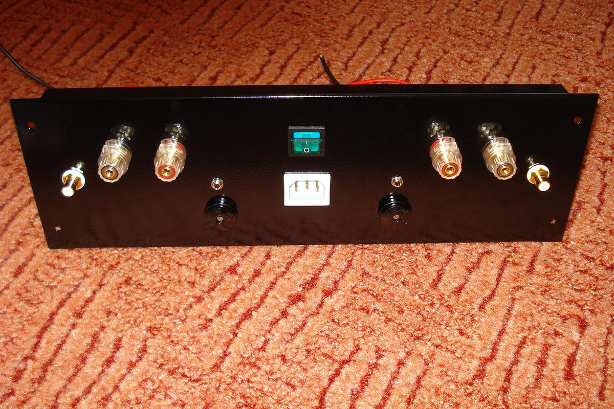 zadní panel DPA223