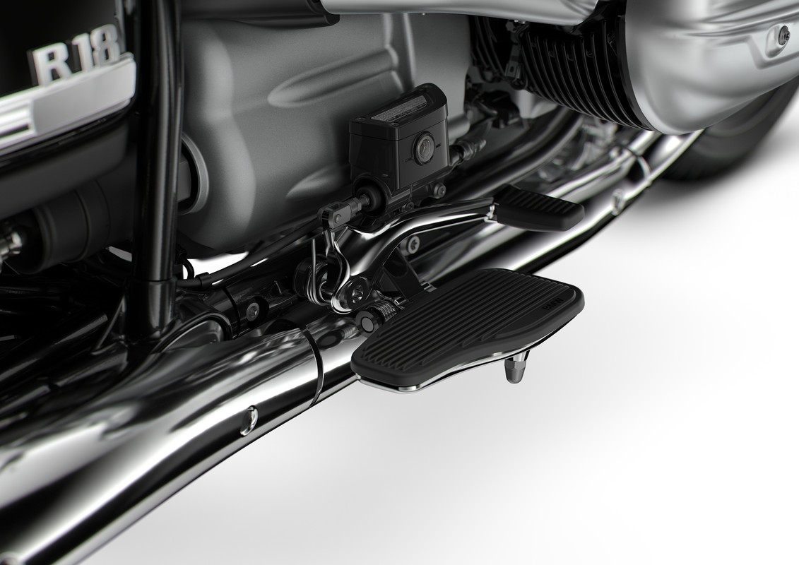 P90569090_highRes_bmw-r-18-equipment--