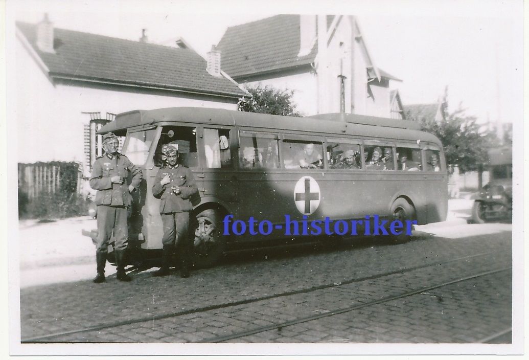 Kameraden mit französischen BEUTE Omnibus Rotes 