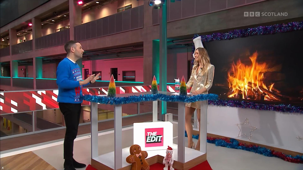 12.25 - 20.00.00 - The Edit Christmas Special. Amy Irons and David Fa....ts_snapshot_06.21_[2021.12.
