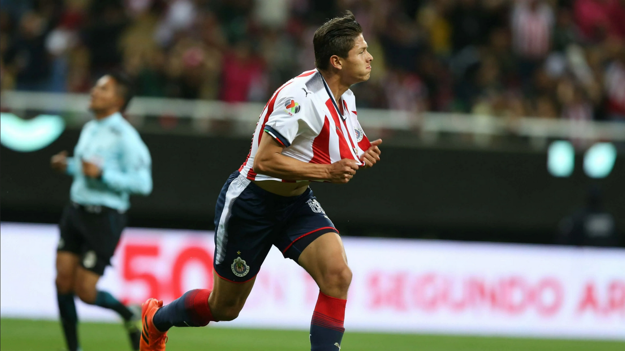 ¿Regresa? Jesús Godínez triunfa en el extranjero mientras Chivas se hunde