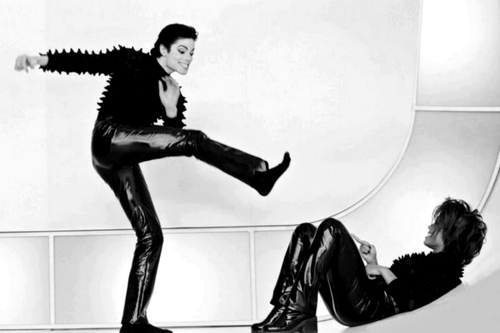 michael-and-janet-michael-jackson-funny-moments-33262994-500-333.png