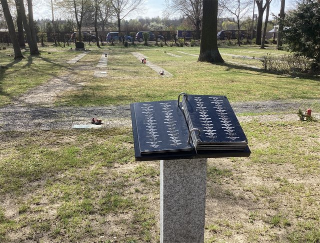 Buch-Stele.jpg