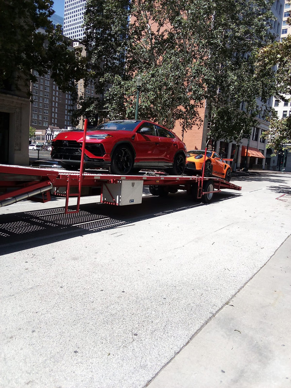 Lamborghini Urus Transport