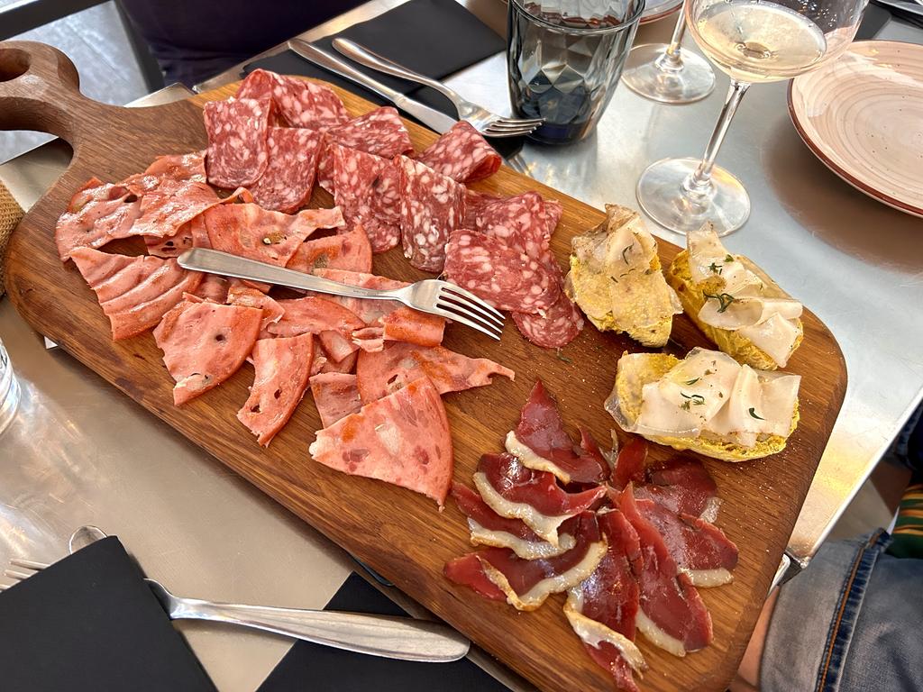 Жаркий сентябрь на побережье Тирренского моря.