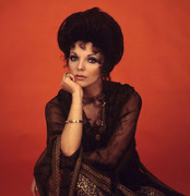 Joan-Collins-h33