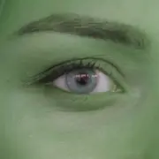 oeil_femme1_hulk_zoom500