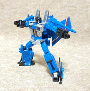 Earthrise-Thundercracker-Skywarp-07
