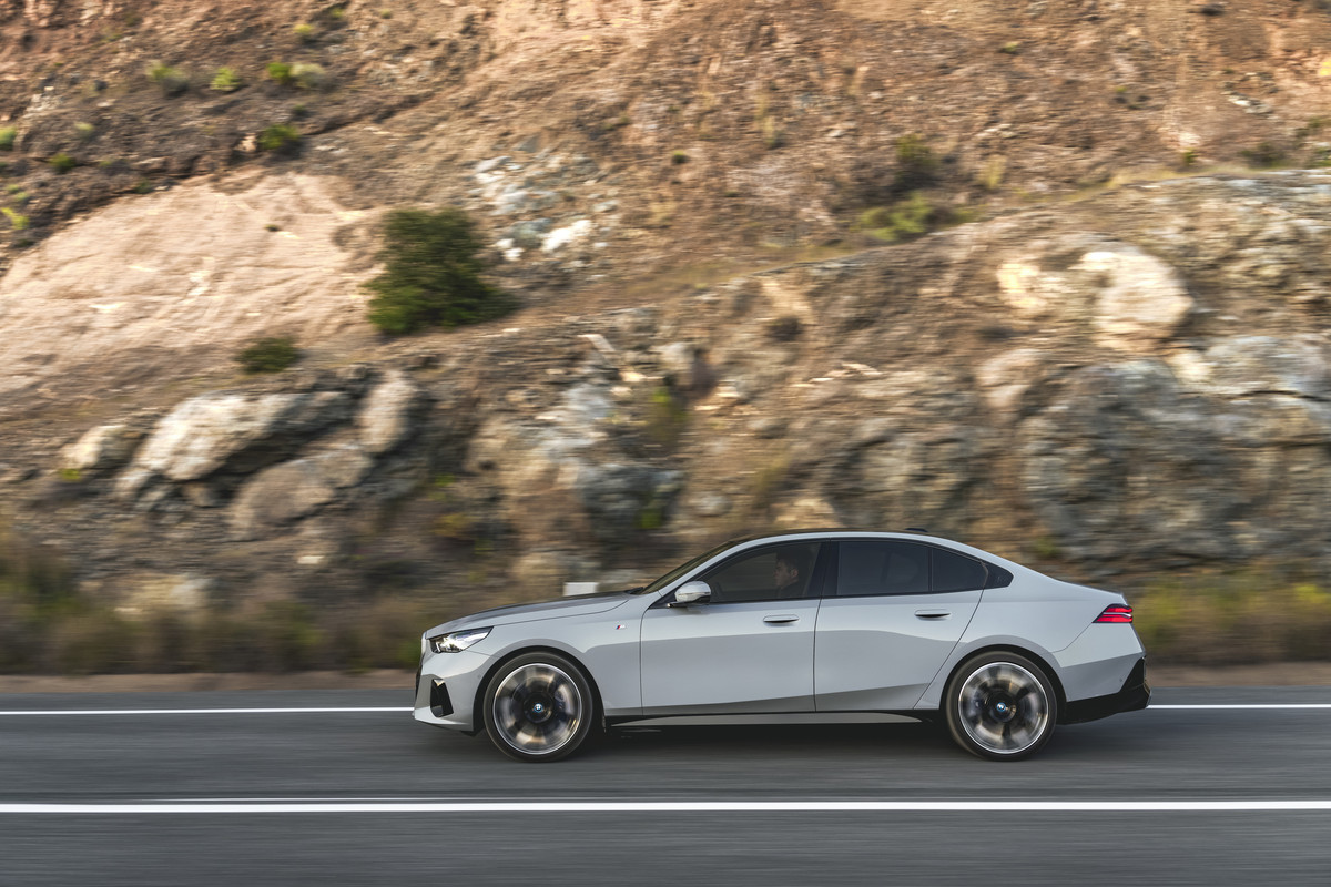 P90504991_highRes_the-new-bmw-i5-edriv
