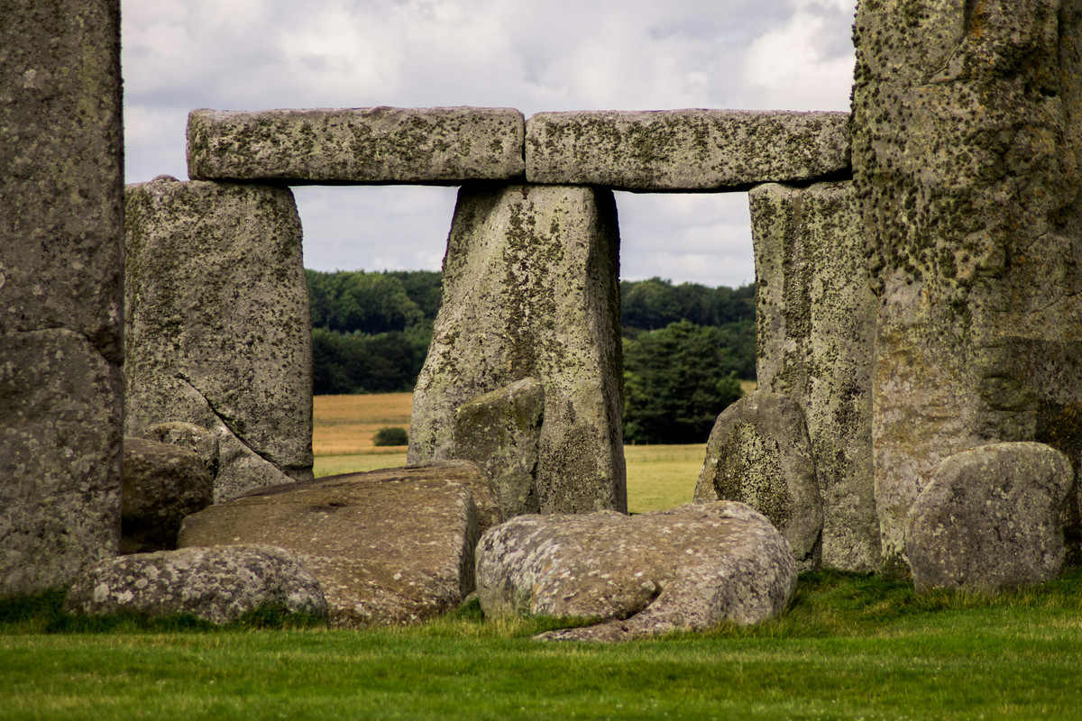 
							Stonehenge Legends