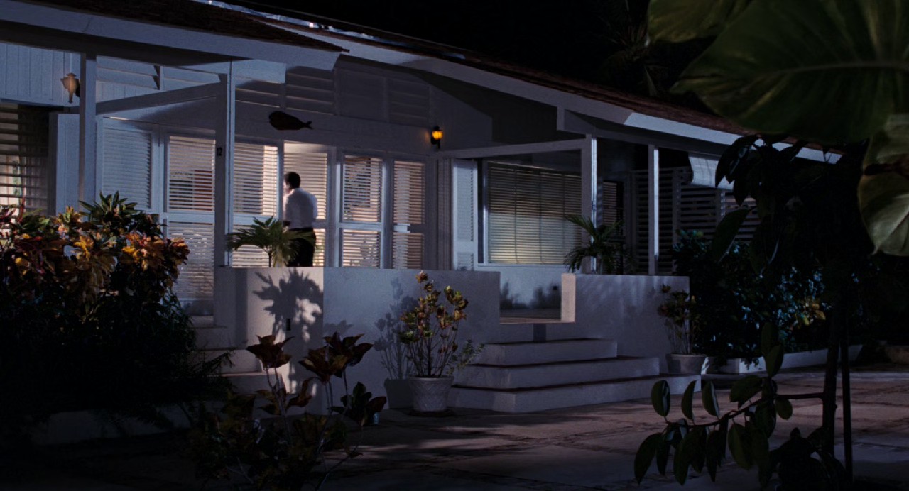 Live-and-Let-Die-1973-Blu-Ray-Hindi-English-1080p-10bit-x265-HEVC-DDP-5-1-ESub-mkv-0001