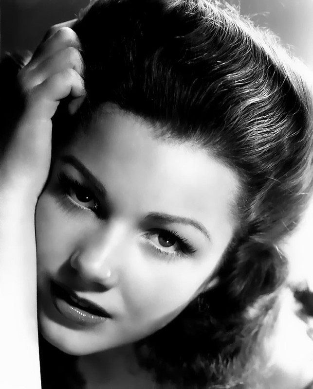 Anne_Baxter_a05