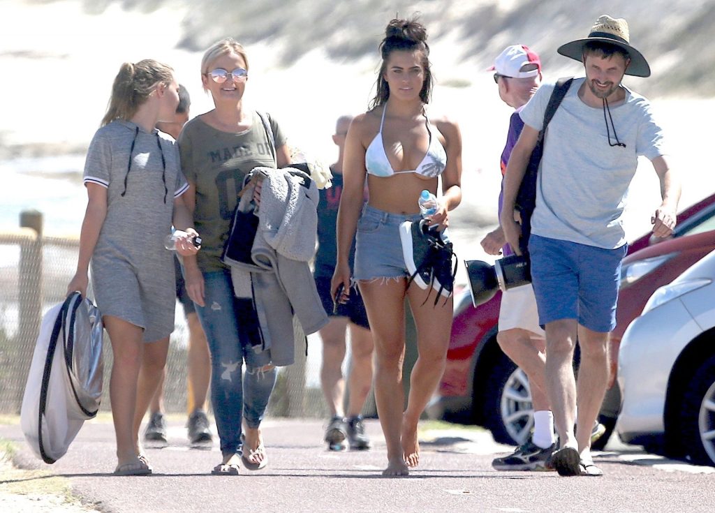 Holly-Young-Upskirt-STARS-com-52