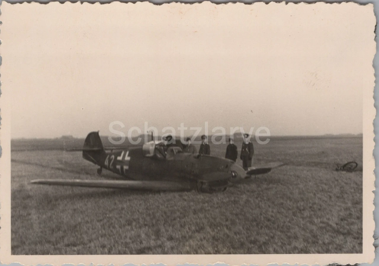 Foto J G 104 Fliegerh Grove Ausb slowakischer Jagd Flieger Me 109 3 (MJ 182)