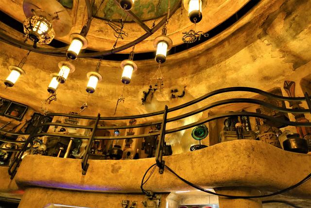 DOK-ONDAR DEN OF ANTIQUITIES: Tienda-museo para amantes de Star Wars - DISNEYLAND ~ STAR WARS: GALAXY'S EDGE, LA GUIA (16)