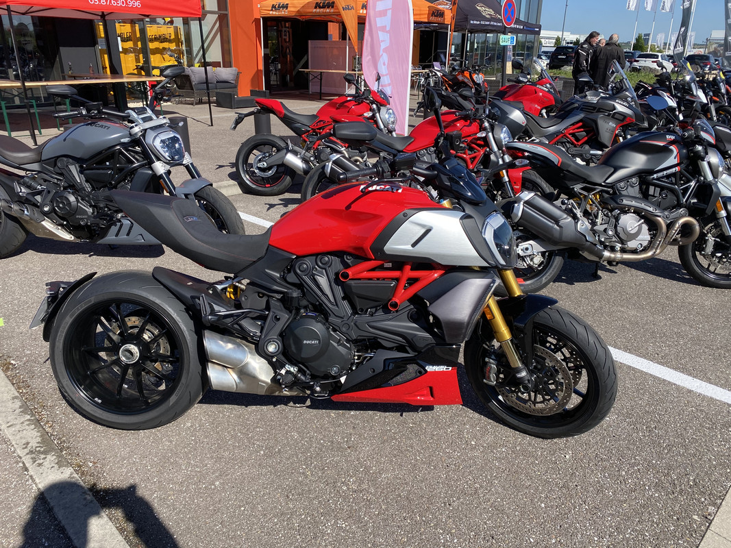 7806D8B4-69B8-4E54-BFB6-CDE5B076B985