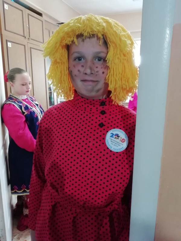 в роле клоуна