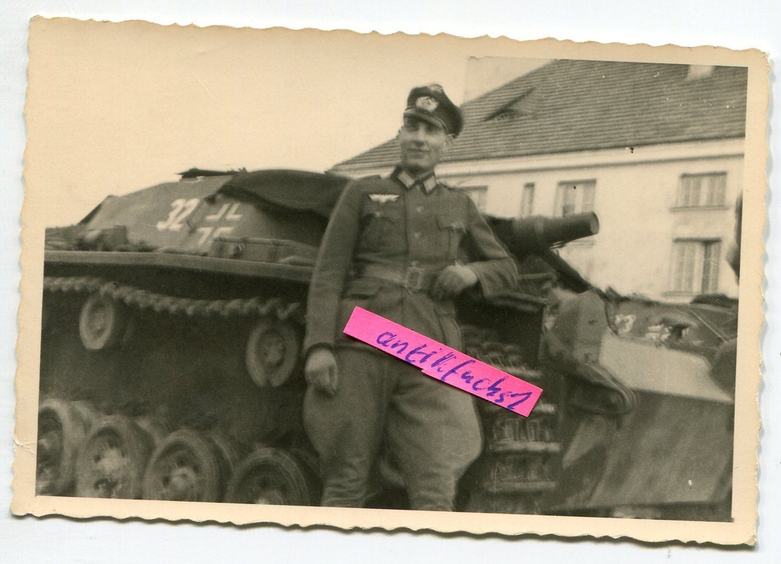 Panzer-Sturmgeschütz mit Kennzahl 32 im 2.WK
