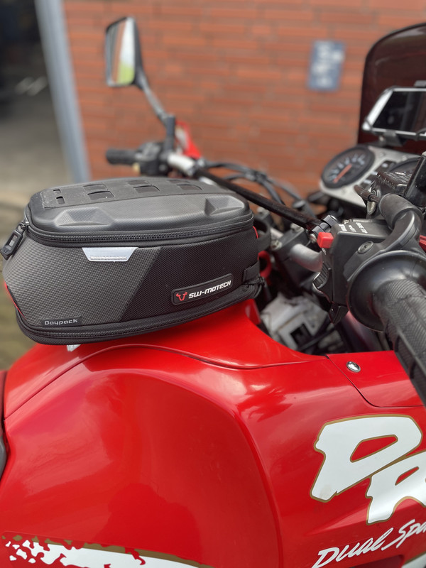 3D152304-A62E-4F1B-8A18-048054F595F7