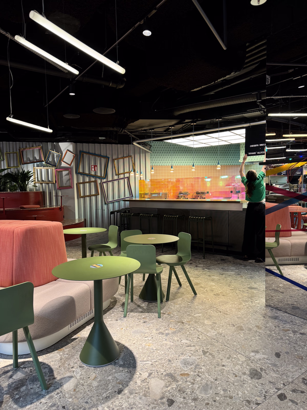 Le Big Tam Tam Restaurant-Interieur-Lichtdetail mit Materialtiefe, räumlichem Kontrast und Hospitality-Lichtplanung