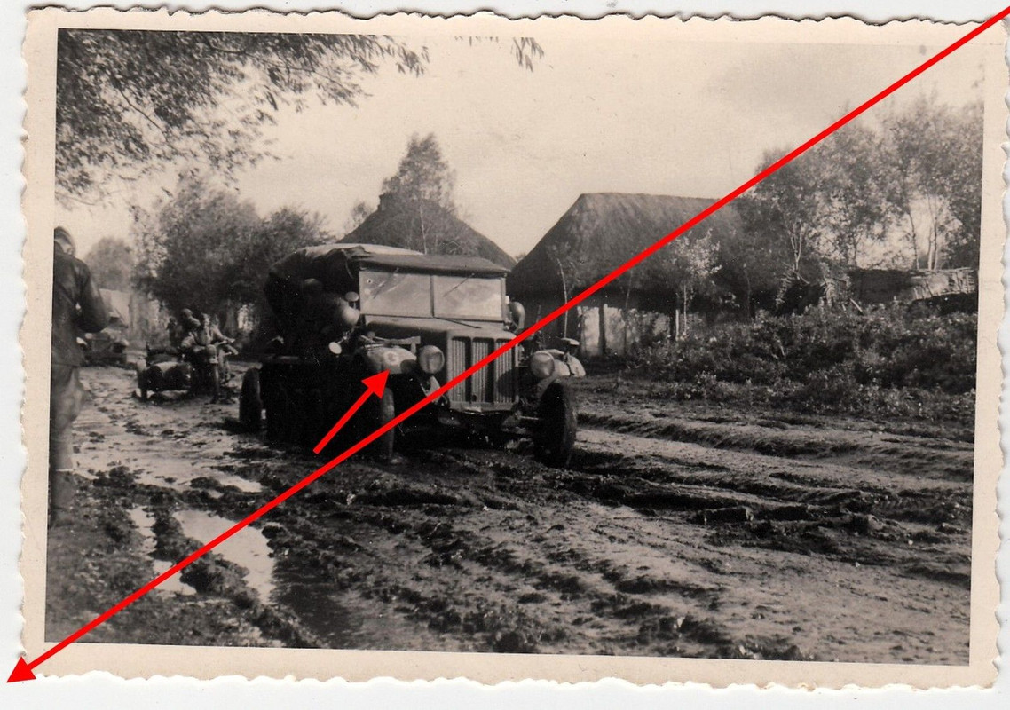 Orig. Foto Rußland 1941 Fahrzeuge Vormarsch Raum