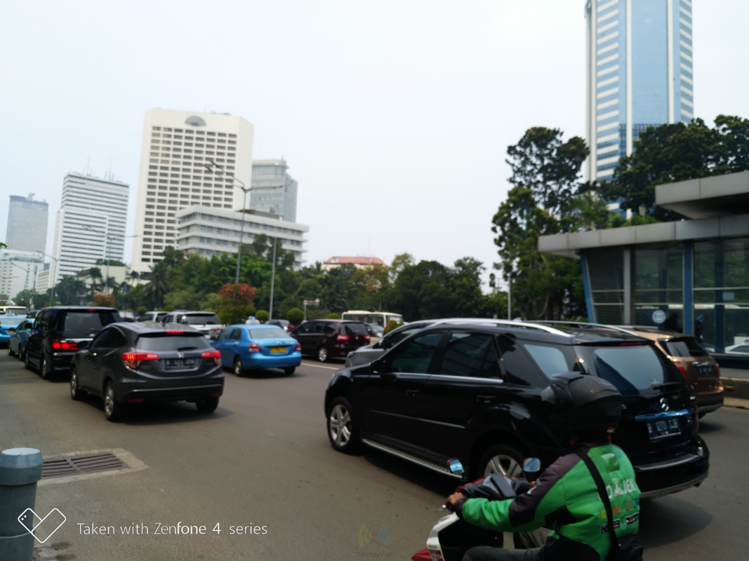 ASUS Zenfone 4 Selfie Pro - Depan Tele 3