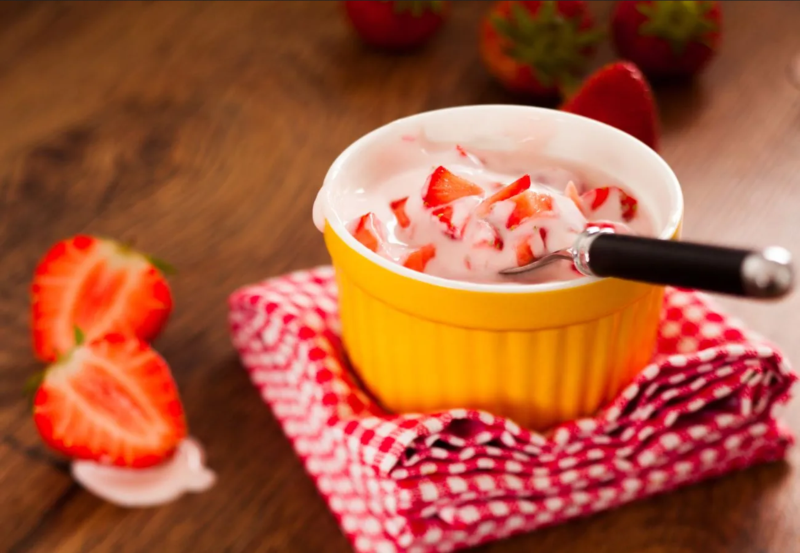 ¿Cómo hacer yogur casero? Si te gustan las fresas esta receta fácil es para ti