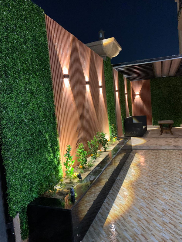 حدائق خلابة مع مسطحات خضراء في الأحساء