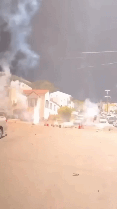 Strobe-Rocket-Turns-in-Missile-fireworks-pyro-fail.gif