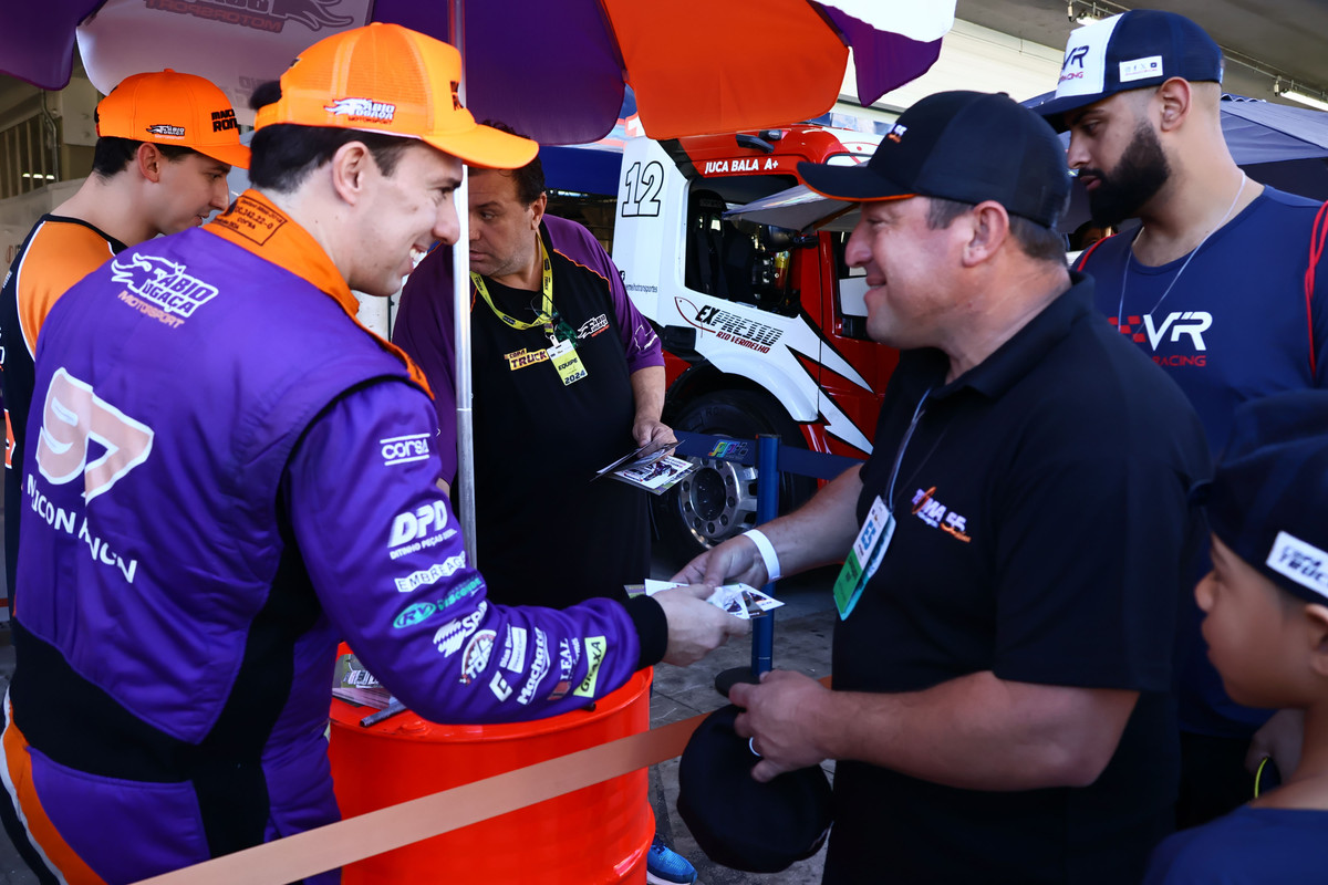 Visitação nos Boxes - IMG-2085