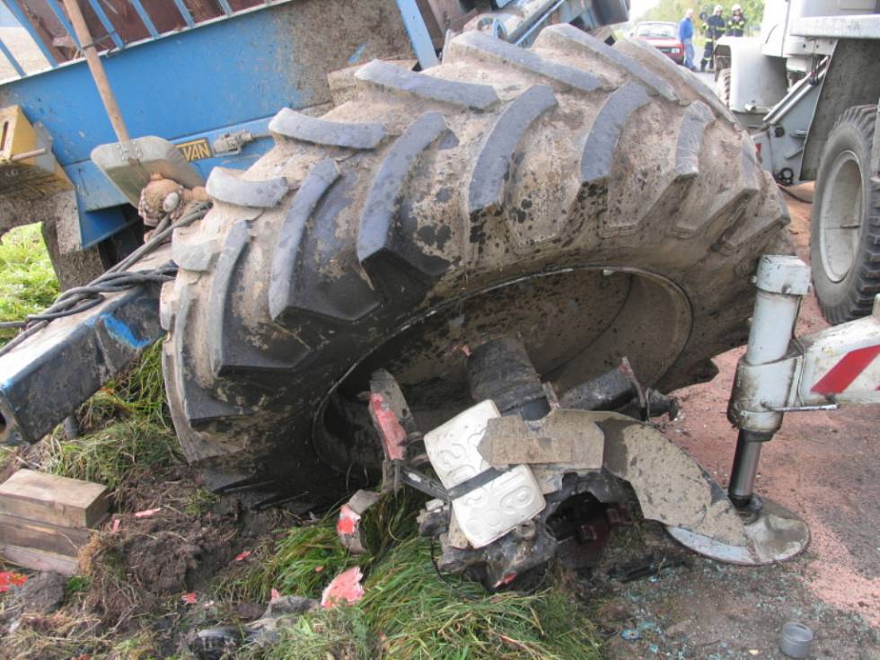 umonin-nehoda-traktor301014-10_galerie-980