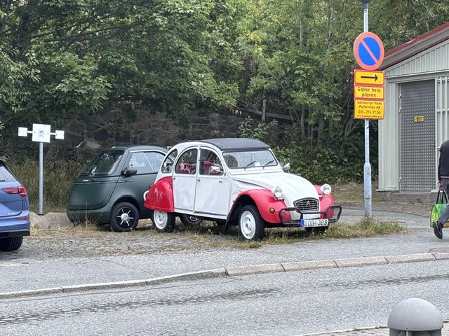 2CV-en-Microlino.jpg