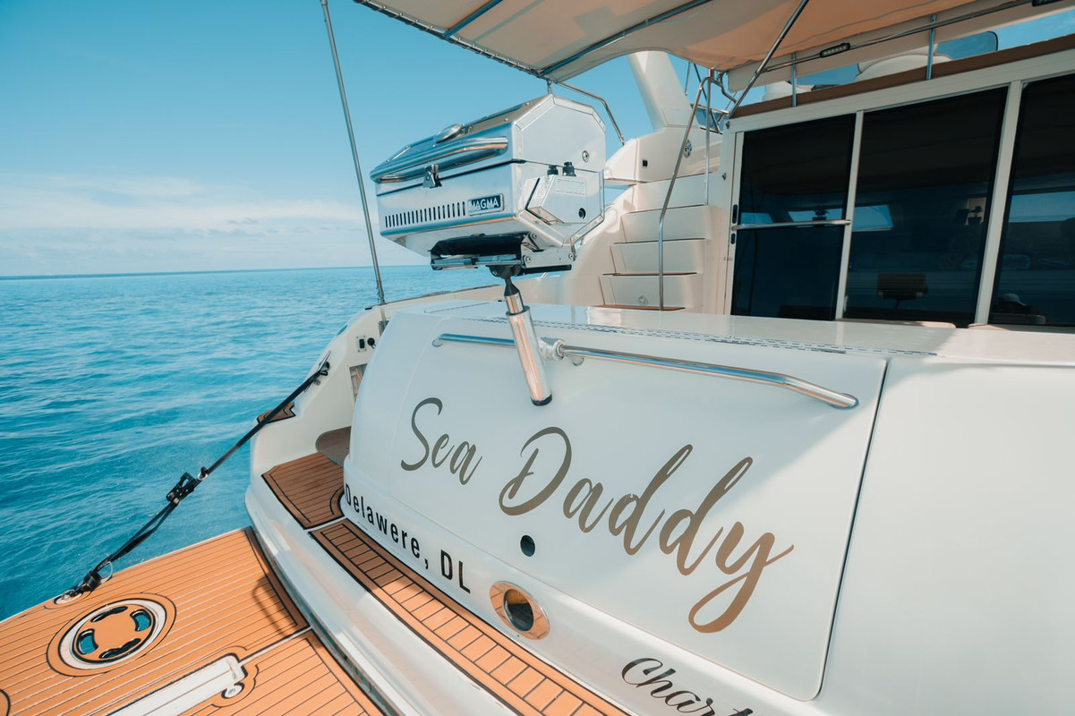 Sea Daddy 50 ft yacht rental Cancun - Sound system and entertainment area for yacht parties and celebrations