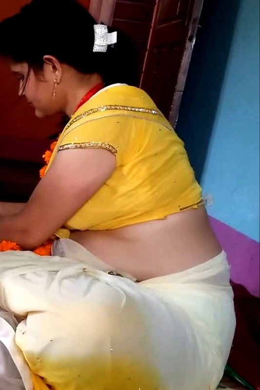[Image: Hot-Nepali-Aunty-boobs-Navel-and-milky-t...07-000.jpg]