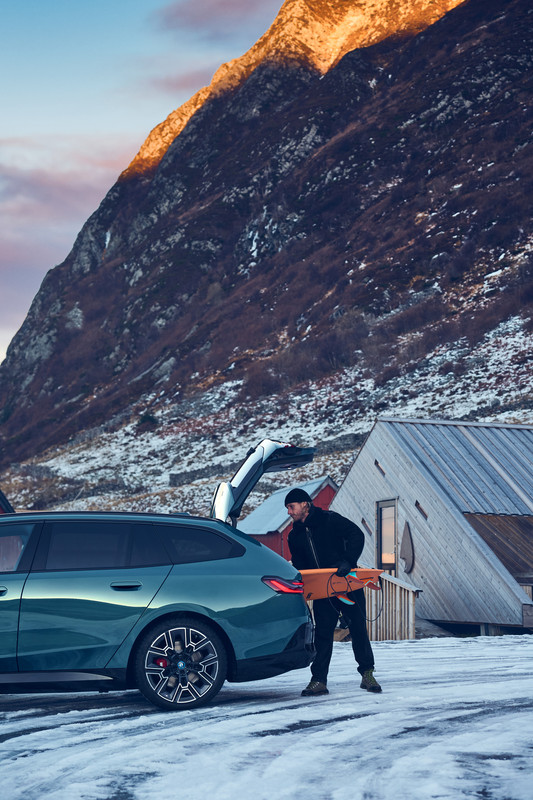 P90537333_highRes_the-new-bmw-i5-edriv