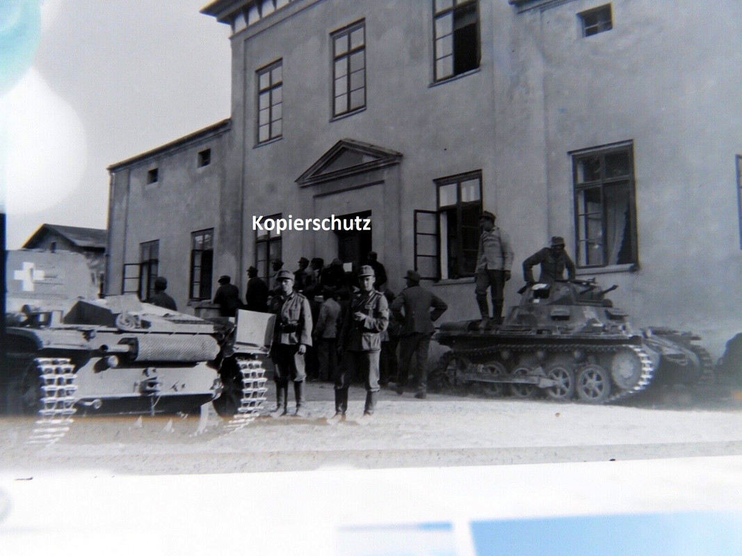 Deutsche Panzer mit Besatzung Südfront