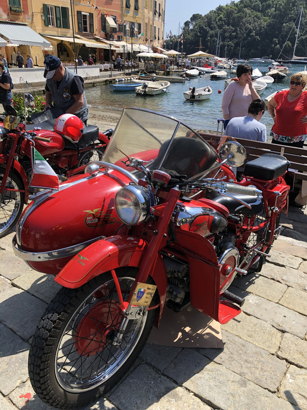 E4FF2F4D-8C2B-44E9-81BC-08F86E2EF39D