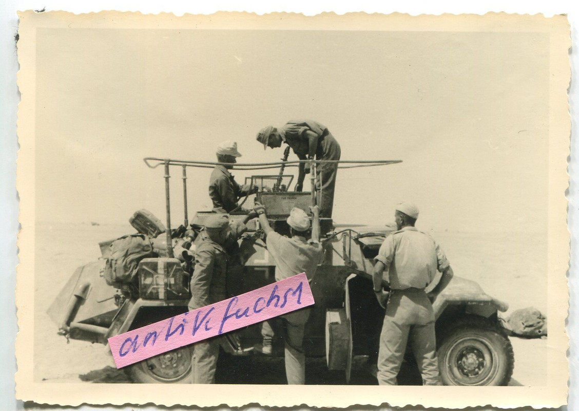 WH-Panzer-Spähwagen des Afrikakorps in Afrika mit Rahmenantenne im 2.WK